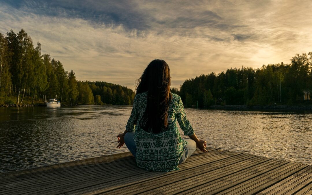 La pratique du yoga et de la spiritualité : comment les deux sont étroitement liés.